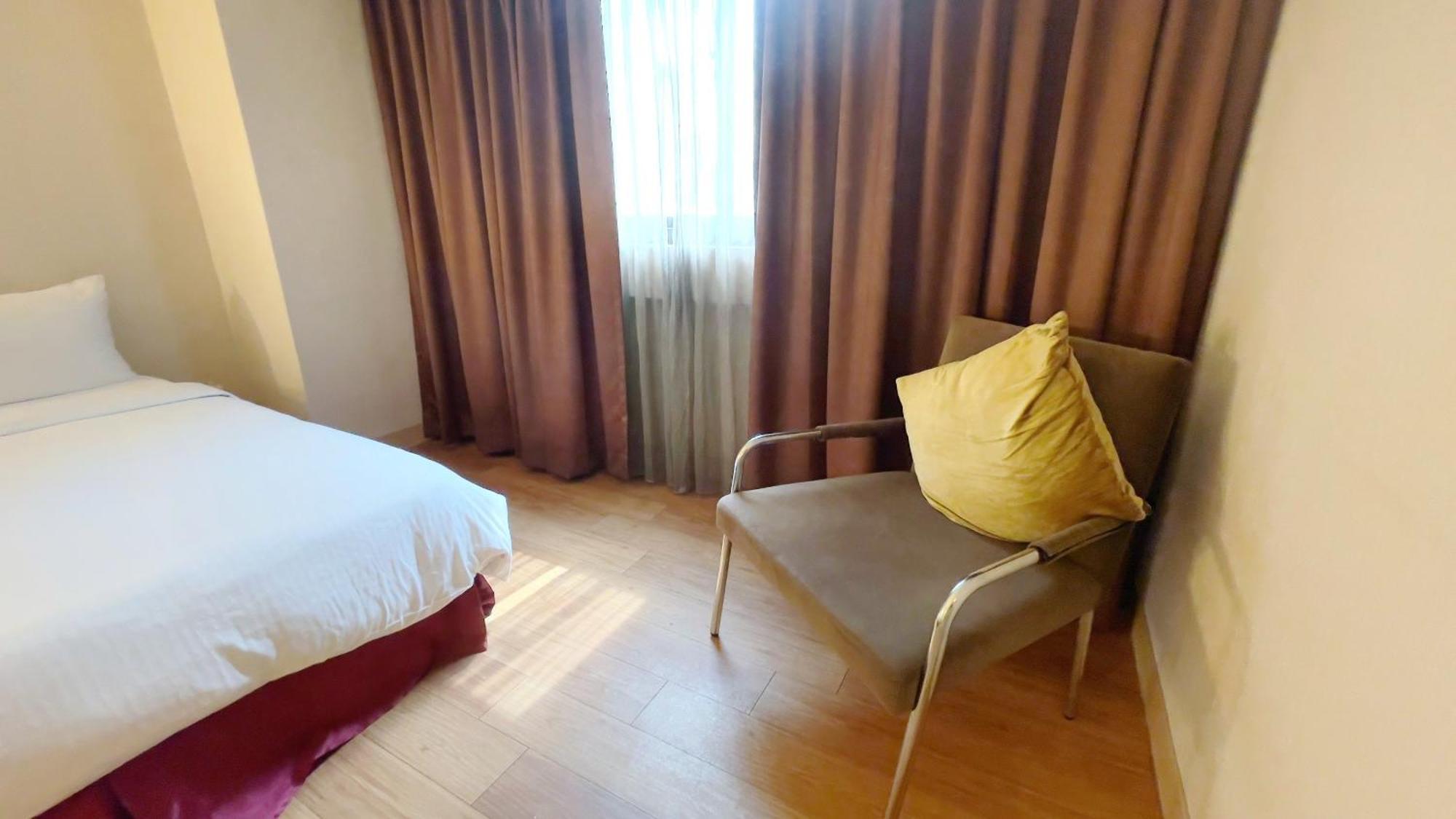 Delton Hotel Каосюн Екстериор снимка
