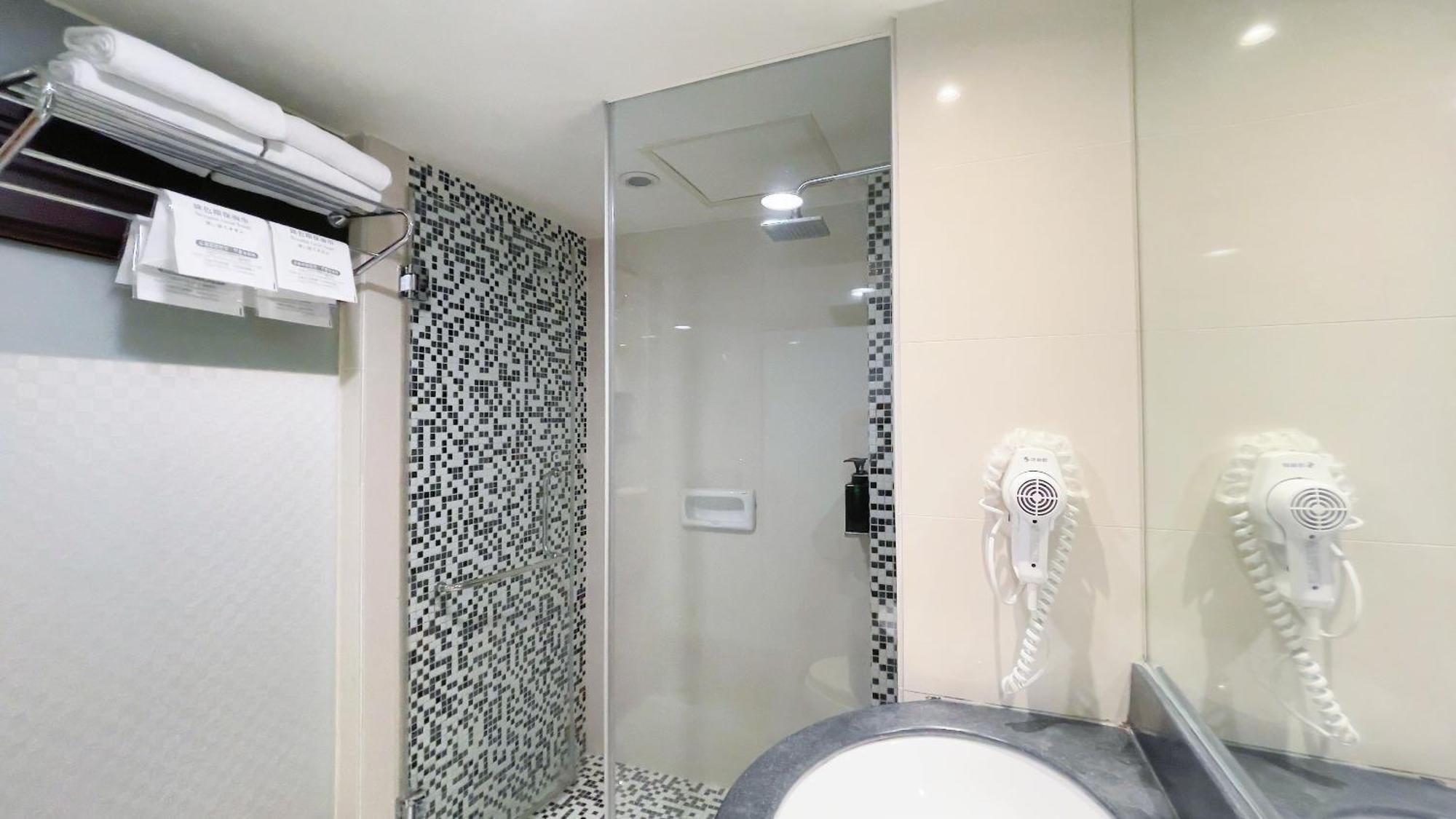 Delton Hotel Каосюн Екстериор снимка