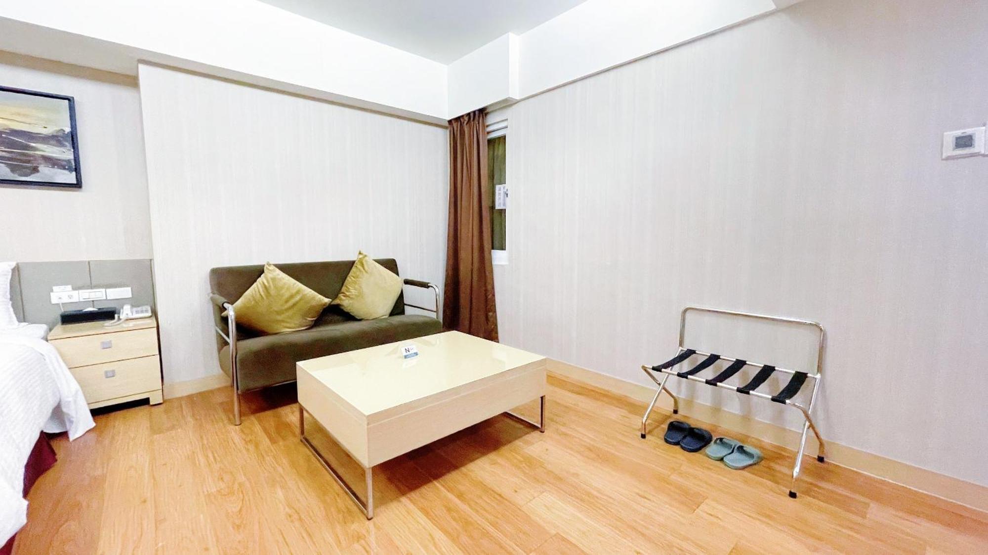 Delton Hotel Каосюн Екстериор снимка