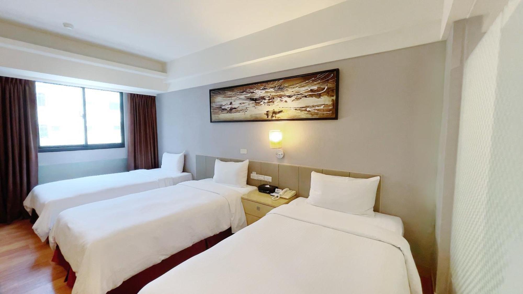 Delton Hotel Каосюн Екстериор снимка