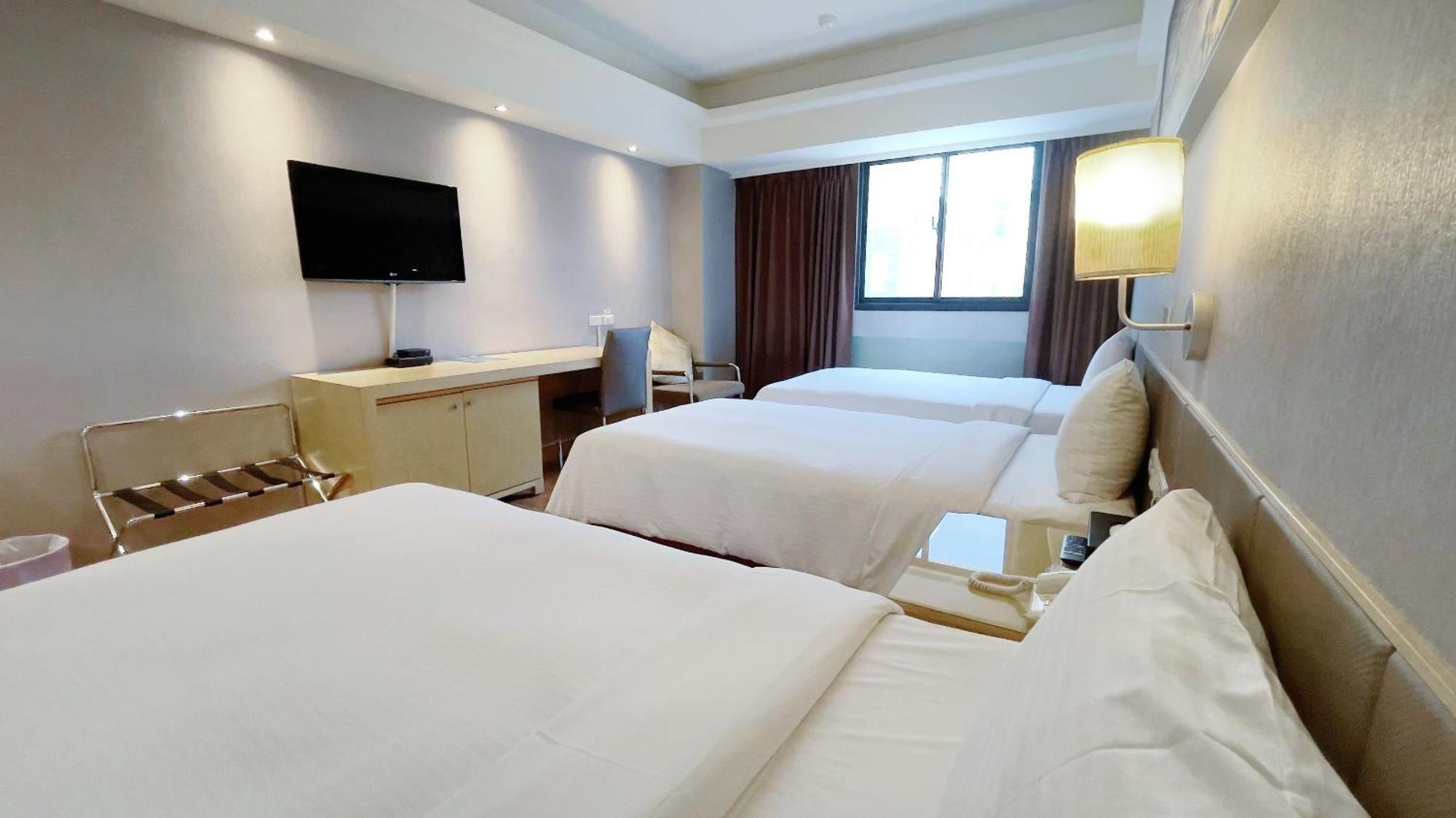 Delton Hotel Каосюн Екстериор снимка