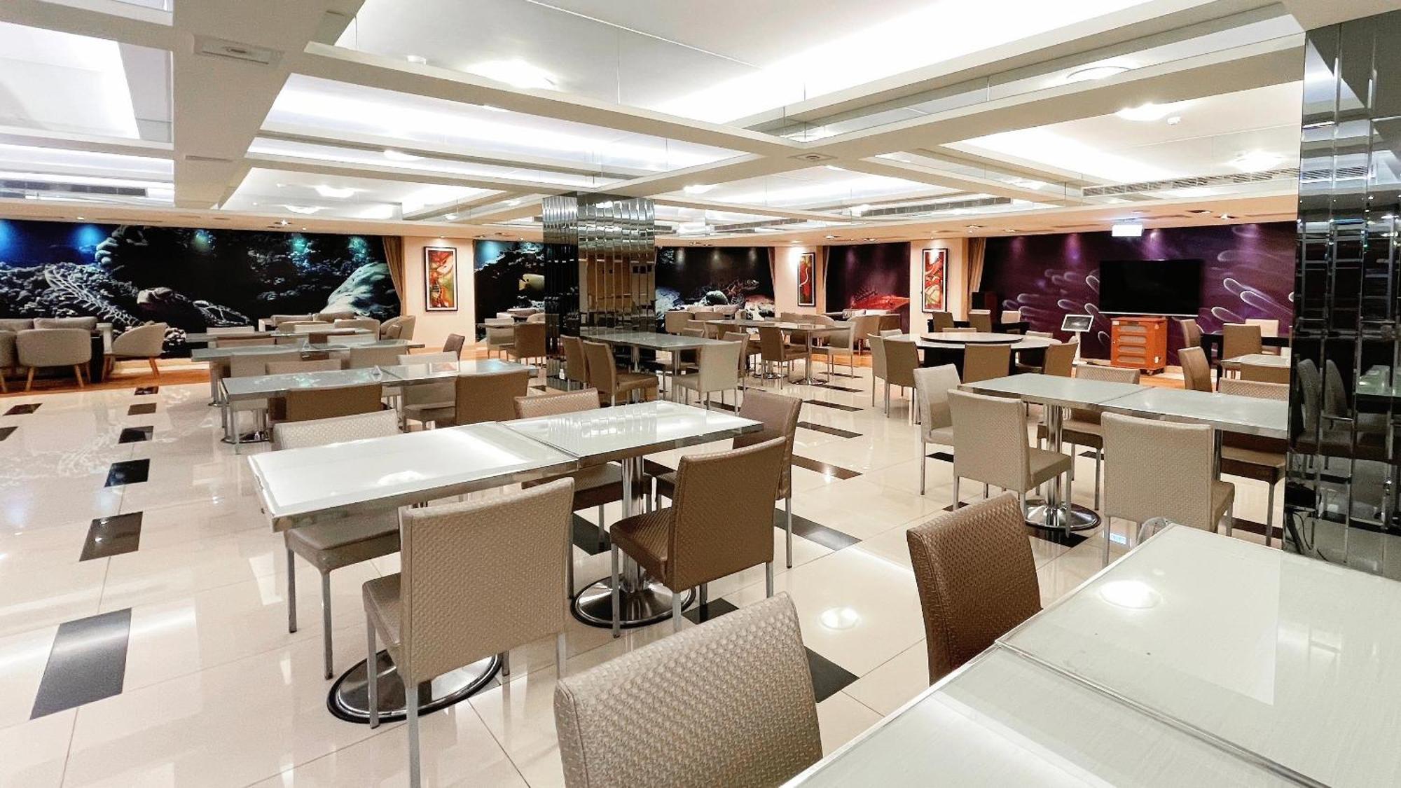 Delton Hotel Каосюн Екстериор снимка