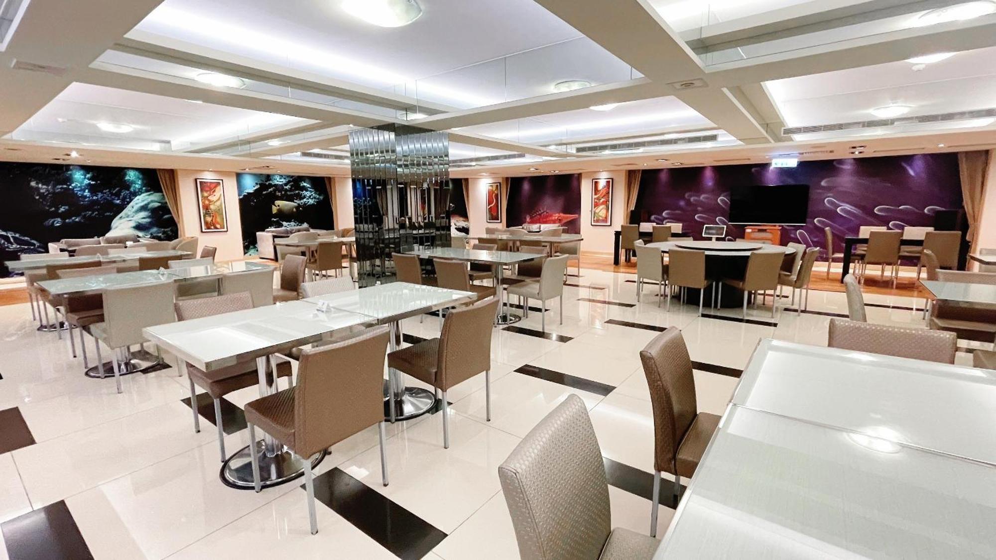 Delton Hotel Каосюн Екстериор снимка
