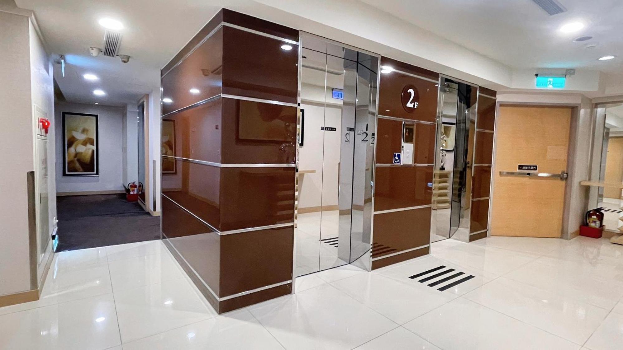 Delton Hotel Каосюн Екстериор снимка
