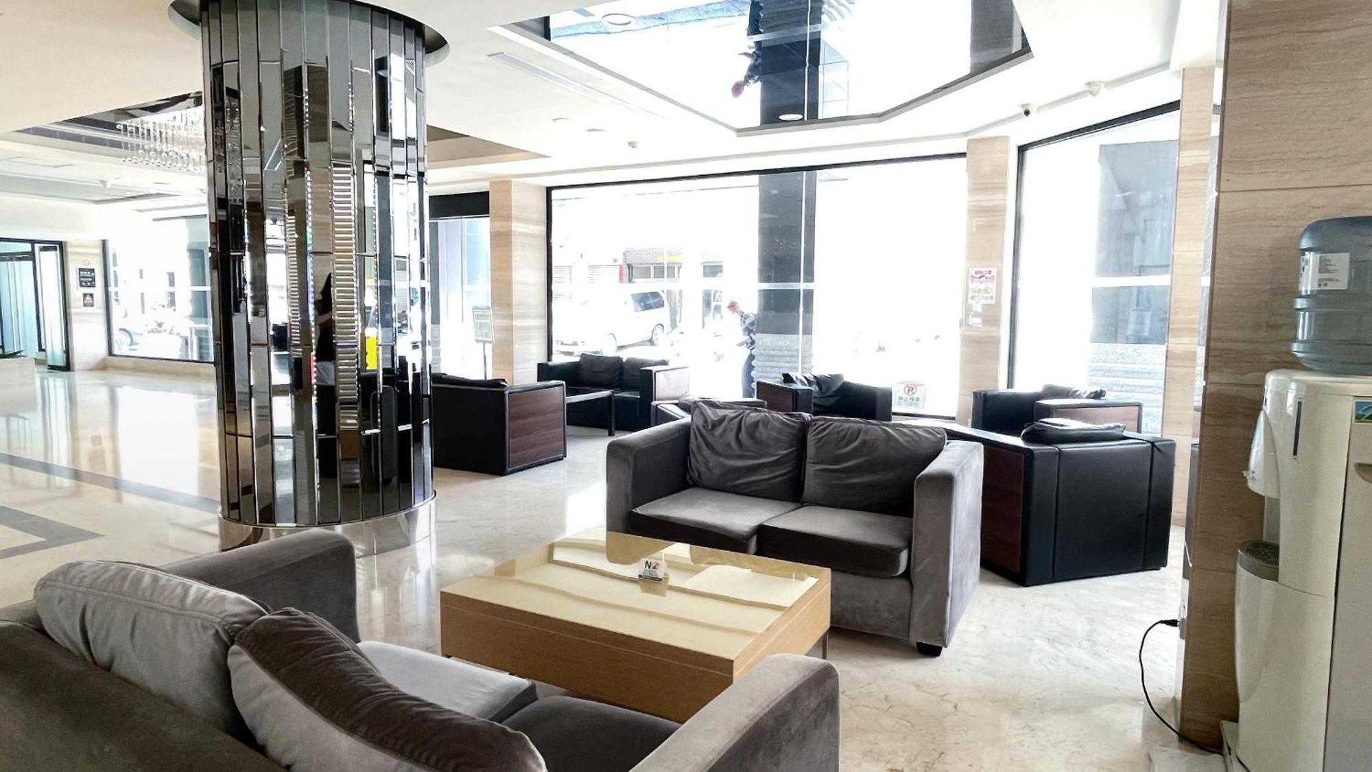 Delton Hotel Каосюн Екстериор снимка